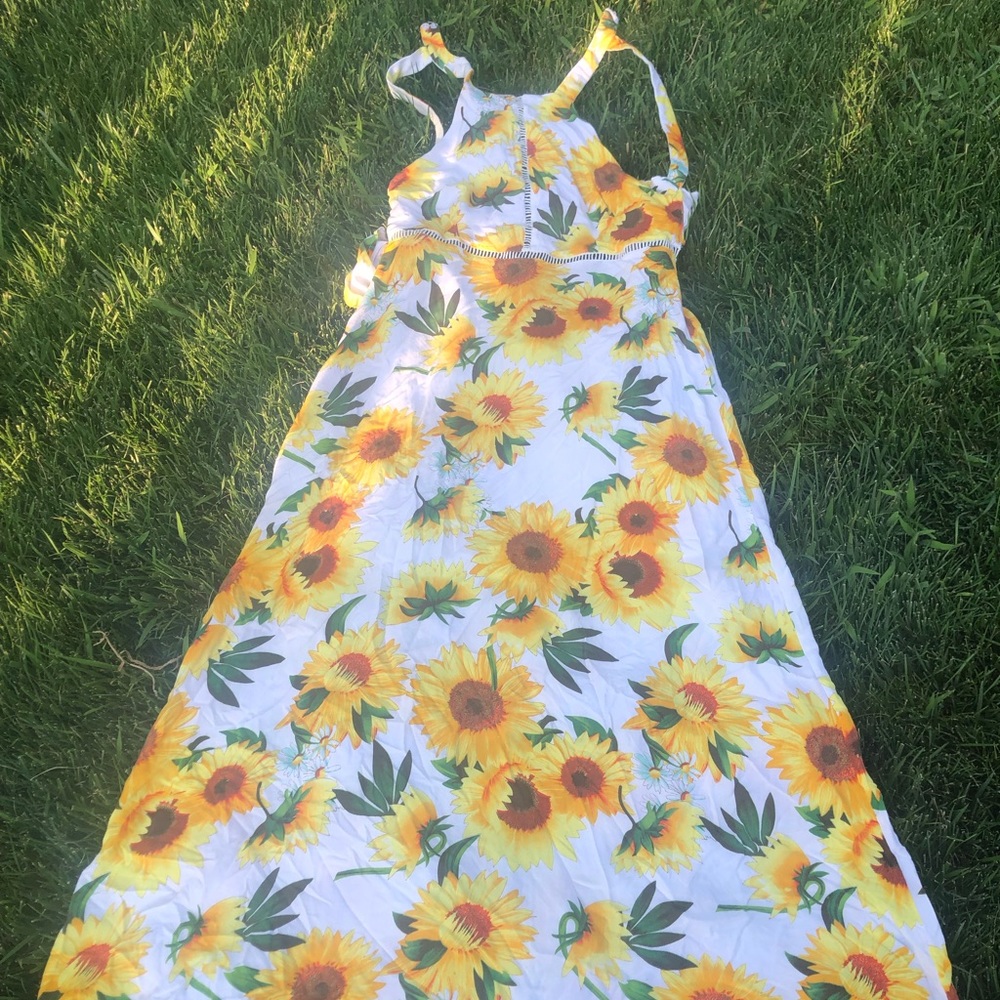 Beautiful open back dress - Picture 2 of 2